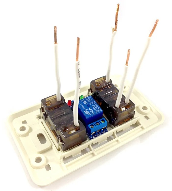 插座安裝繼電器組合插頭與電線